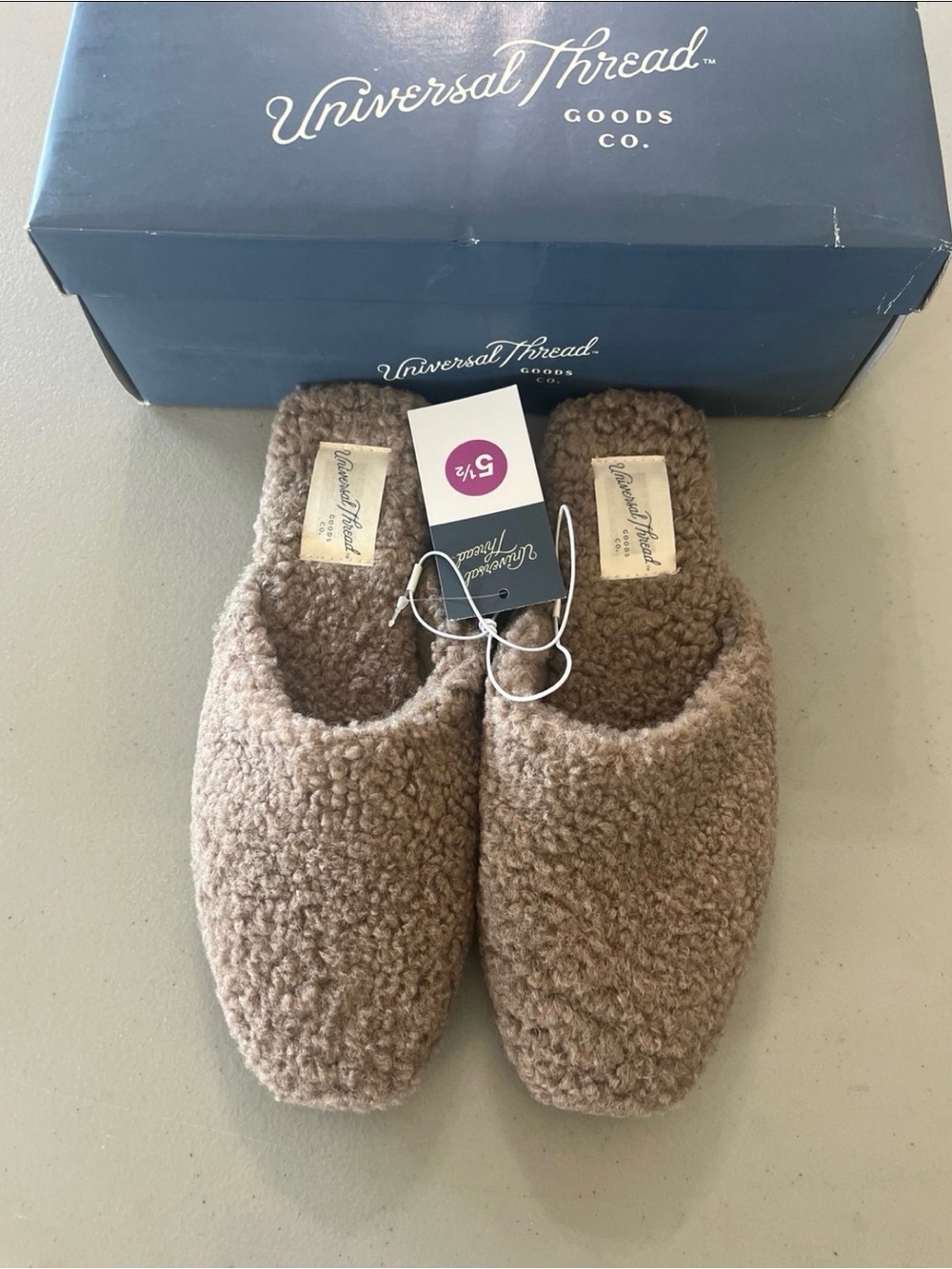 Universal Thread Plush Sherpa Slip-On Slippers in Taupe Size 5.5
